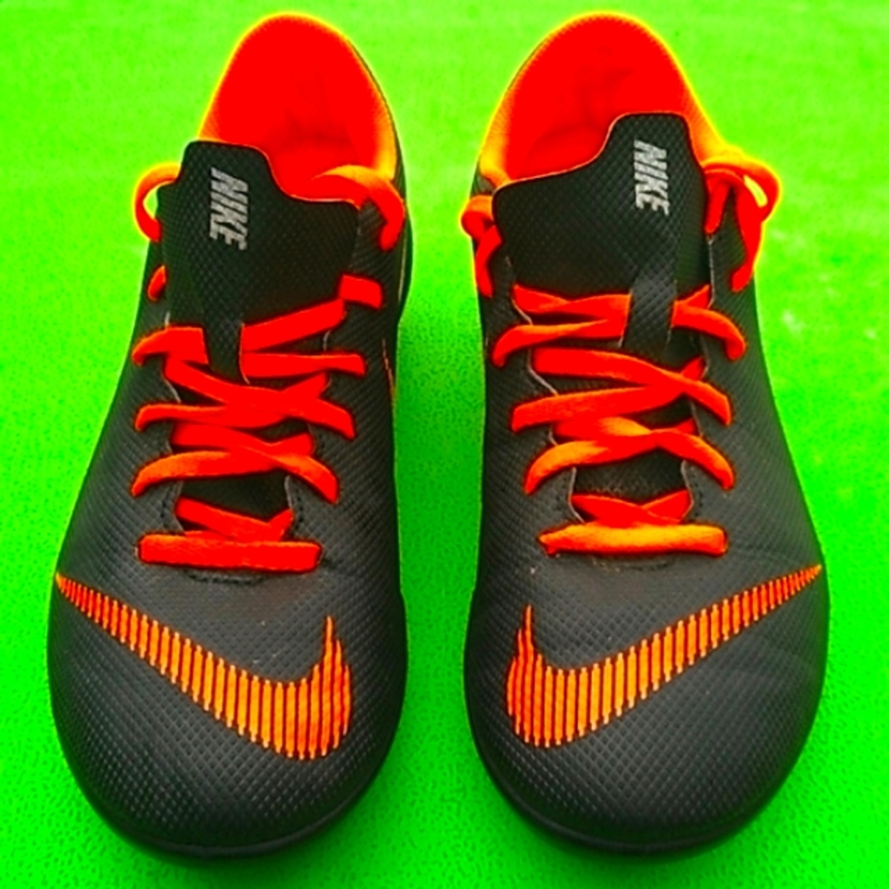 Nike - Picture 2 of 6